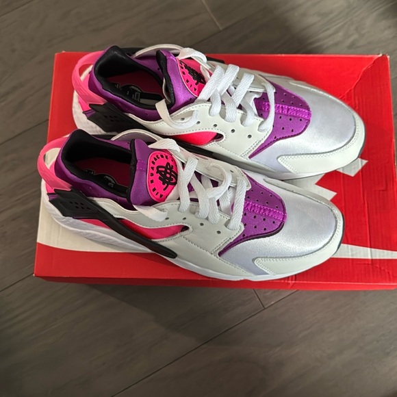 NEW Nike Air Huarache Womens Size 9.5 Athletic Shoes White/Hyper Pink DH4439-109 - Picture 8 of 9
